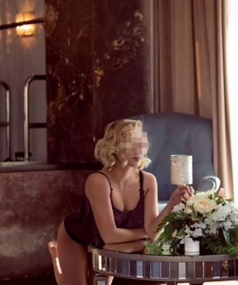 Я живу в Москве, городе страсти и возможностей, где мы можем провести вместе незабываемое время. Мои услуги включают все, что можешь себе представить: от массажа и стриптиза до фетиша и ролевых игр. У меня много положительных отзывов от моих довольных клиентов, которые наслаждались каждым мгновением со мной. Ты можешь увидеть мои фото в профиле – я гарантирую, что я выгляжу так же соблазнительно и привлекательно лично, как на снимках. Позволь мне стать твоей фантазией, и я обещаю сделать все, чтобы удовлетворить тебя полностью. Жду с нетерпением нашей встречи в Москве! 😉 11820, 24 года